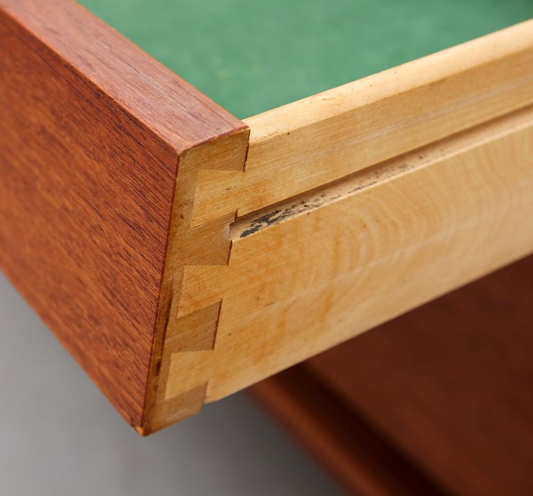 SIDEBOARD, "Trio", Nils Jonsson, Troeds, 1900-talets andra hälft.