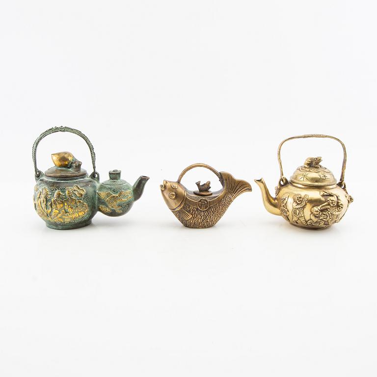 Teapots 3 pcs China/Japan 20th century bronze.