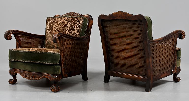 FÅTÖLJER, ett par, chippendalestil, 1900-talets första hälft.