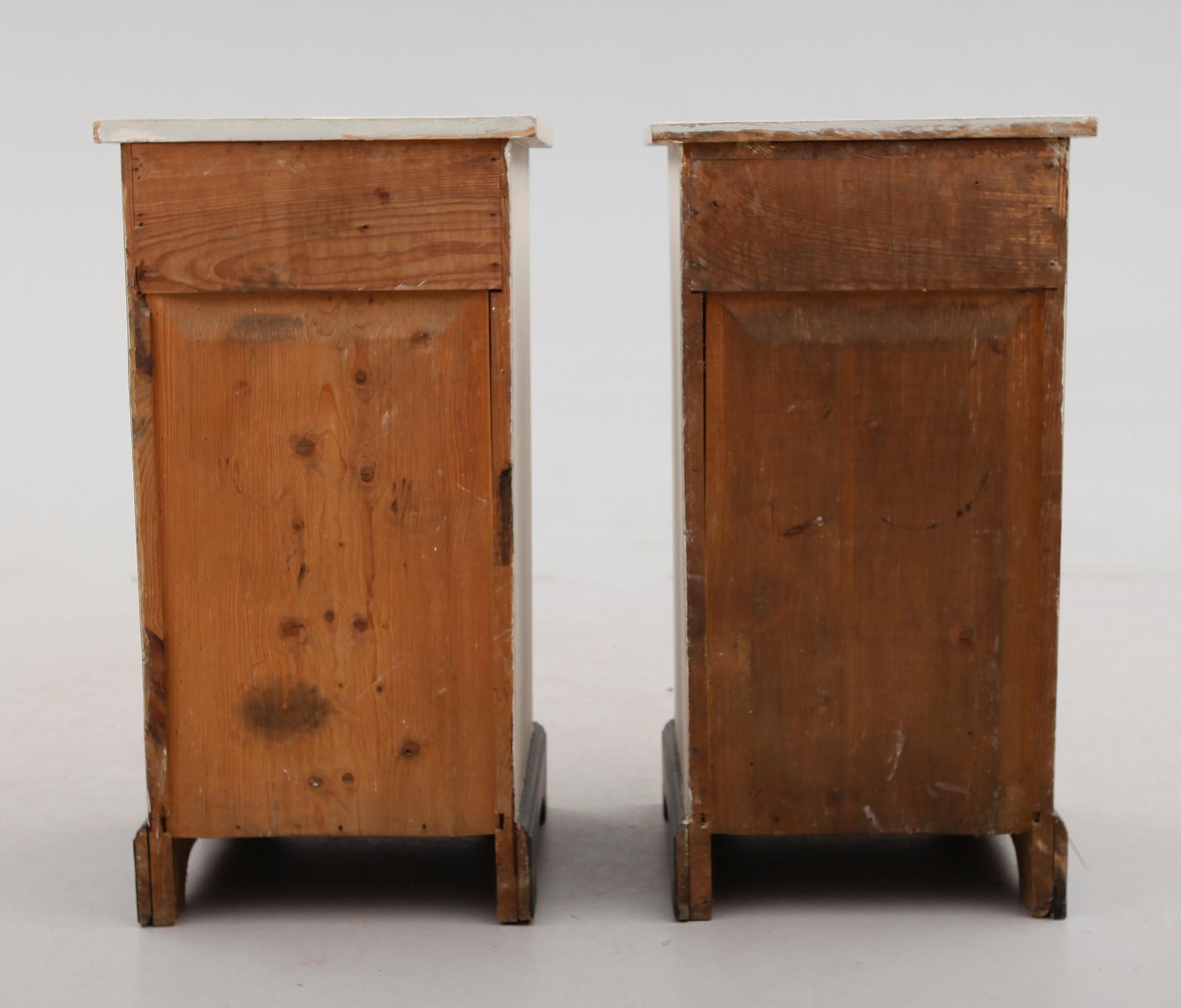 SÄNGBORD, 1 par, 1900-talets första hälft.