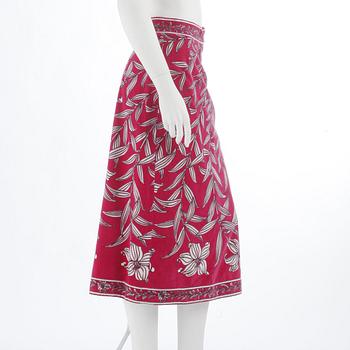 EMILIO PUCCI, a pink velvet skirt, size 40.