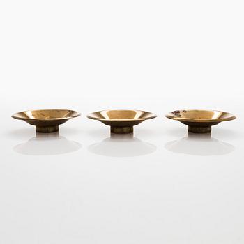 Maija Heikinheimo, a set of three mid-20th century brass underlay for tealight, Valaistustyö for Artek.