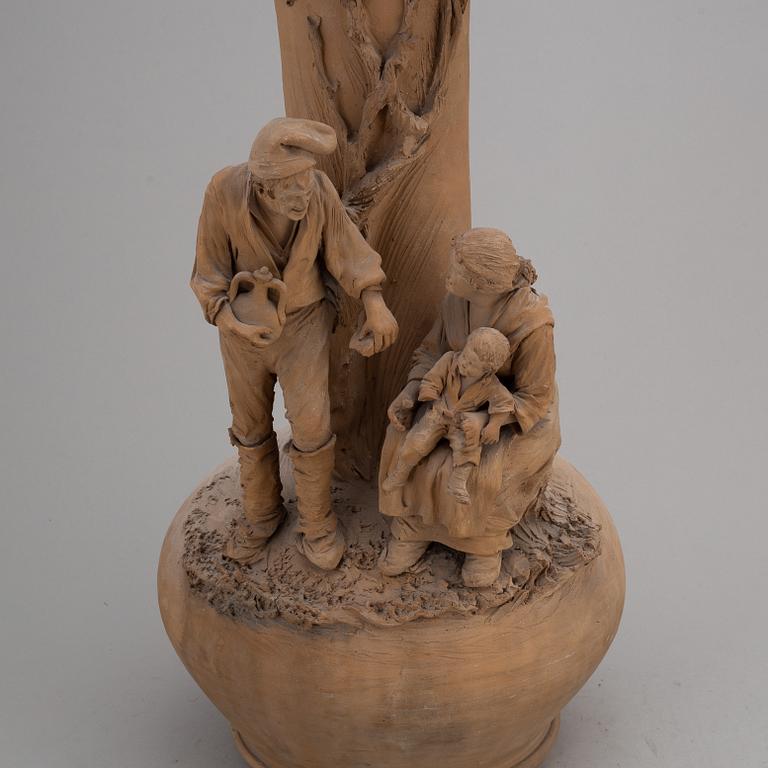 GIUSEPPE VACCARO CALTAGIRONE, skulptur med vas, terracotta, signerad.