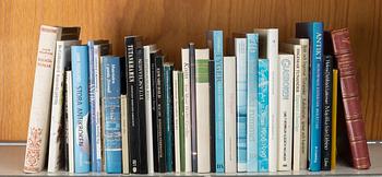 Louise Lyberg's reference library pertaining to applied art.