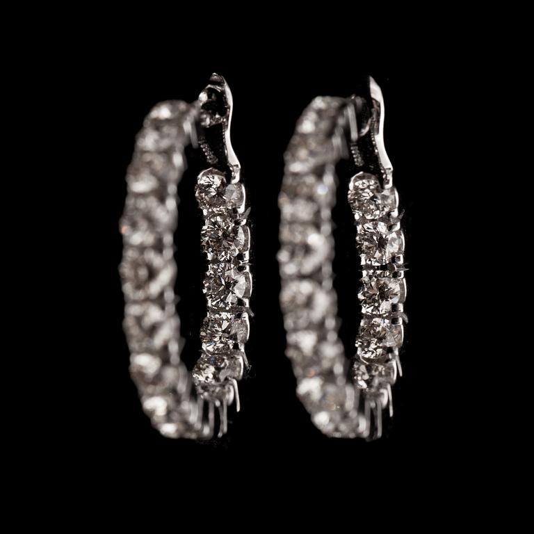 ÖRHÄNGEN, briljantslipade diamanter, tot. 2.23 ct.