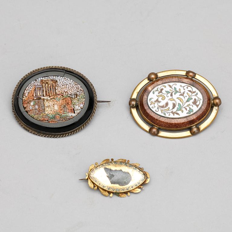 BROSCHER, 3 stycken, 1800-tal.
