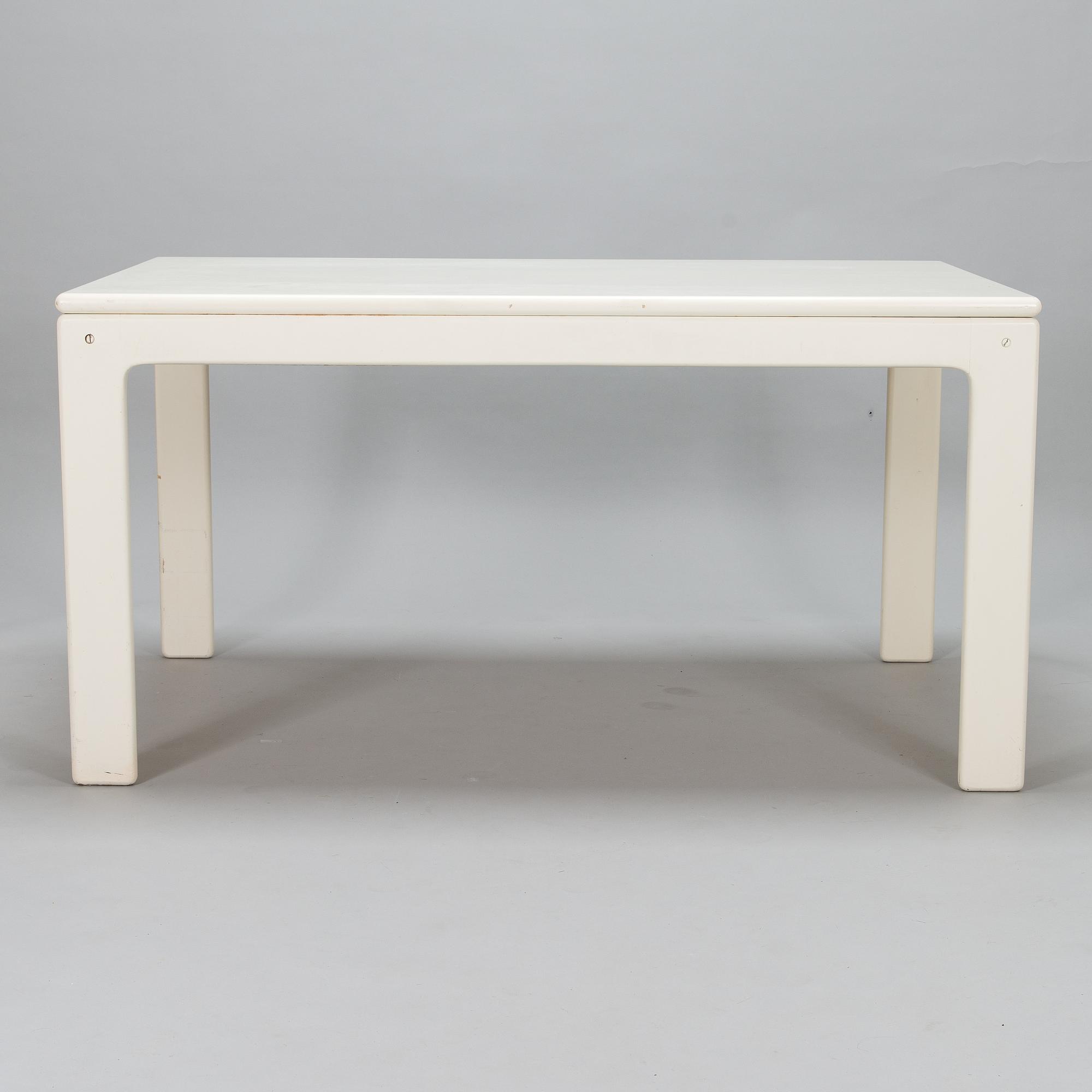 Eero Aarnio, A 1970's dinner table and four chairs "Flamingo" by Asko.