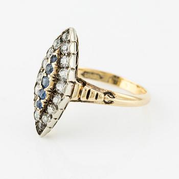 Ring, markisformad, 18K guld med gammalslipade diamanter och safirer.