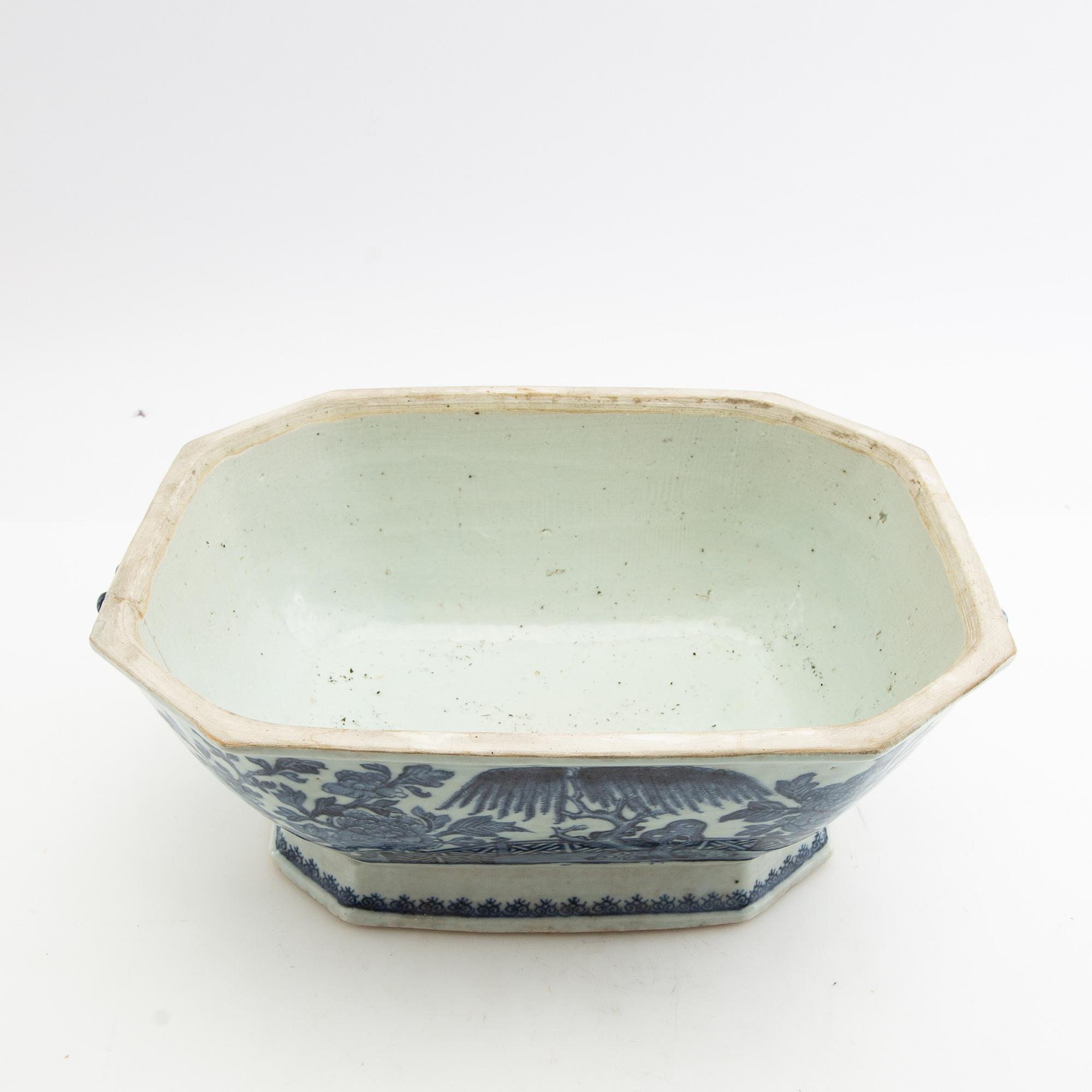 Terrin med lock Kina Qianlong (1736-95) porslin.