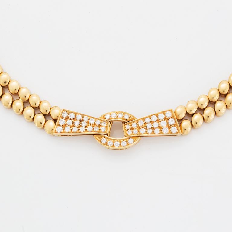 An 18K gold necklace and bracelet.