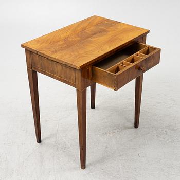 A mahogany veneered table, circa 1800.