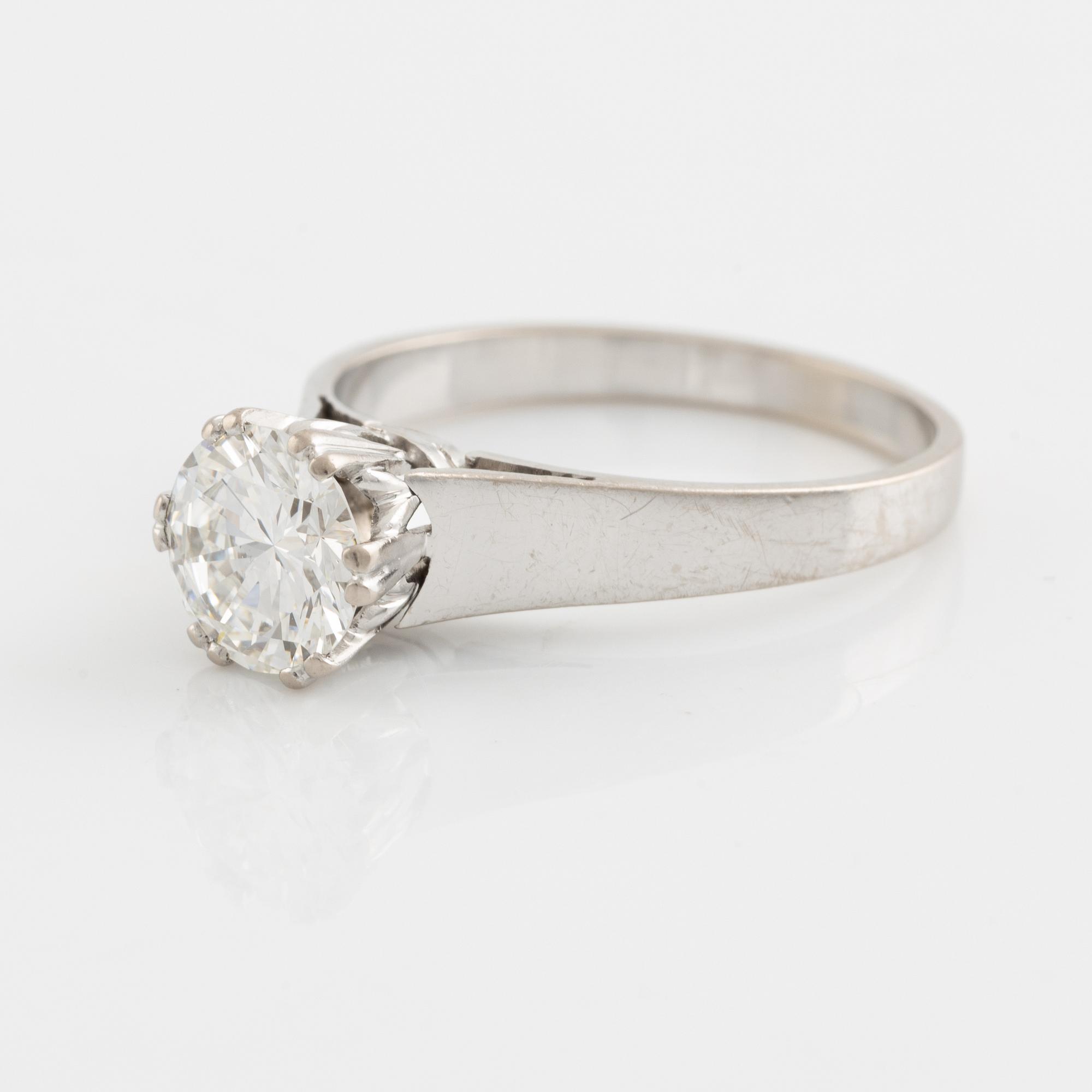 Ring, solitär, vitguld med briljantslipad diamant, 1,33 ct.