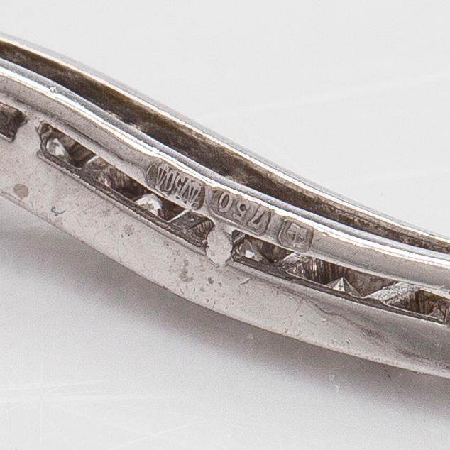 An 18K white gold necklace with brilliant-cut diamonds and a cultured pearl, England.