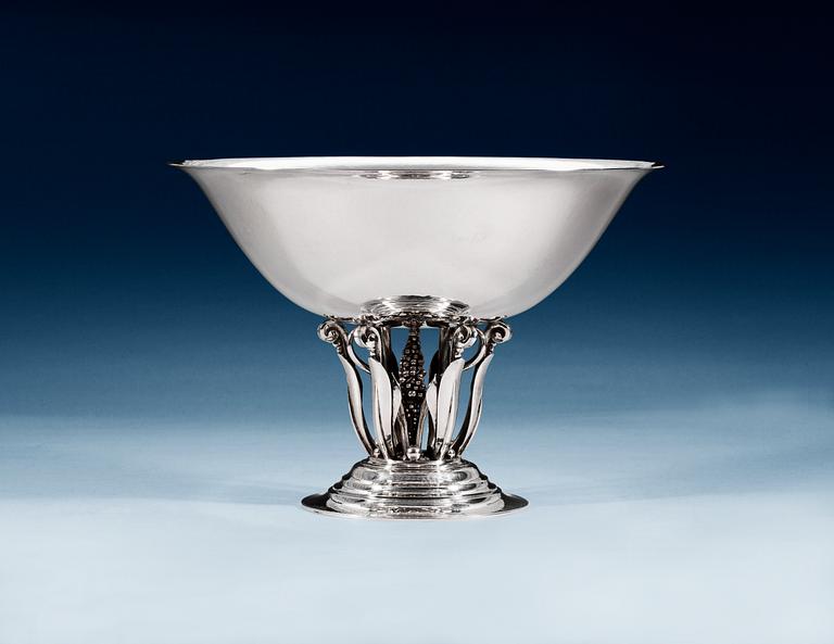 A Johan Rohde sterling bowl, Georg Jensen,
Copenhagen 1933-44, design nr 196.