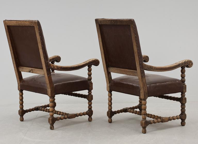 KARMSTOLAR, ett par, barockstil, 1800-talets andra hälft.