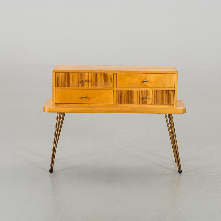 A 1940-50'S SIDEBOARD.