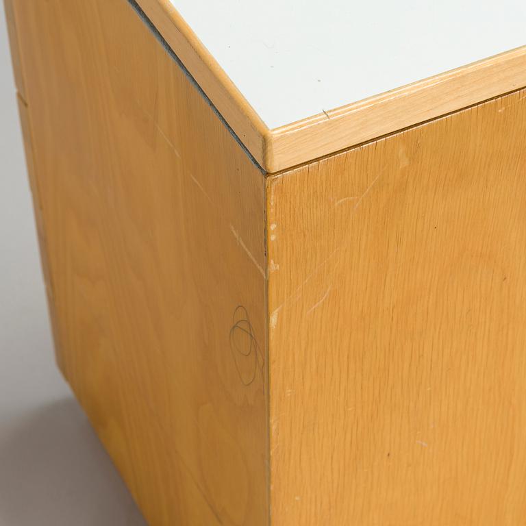 Alvar Aalto, kirjoituspöytä, Artek, 1900-luvun loppupuoli.