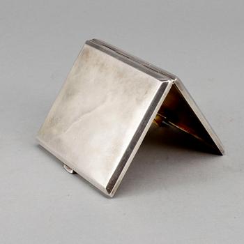 CIGARETTETUI, silver samt emalj, Tyskland, 1900-tal. Vikt ca 150 gram.