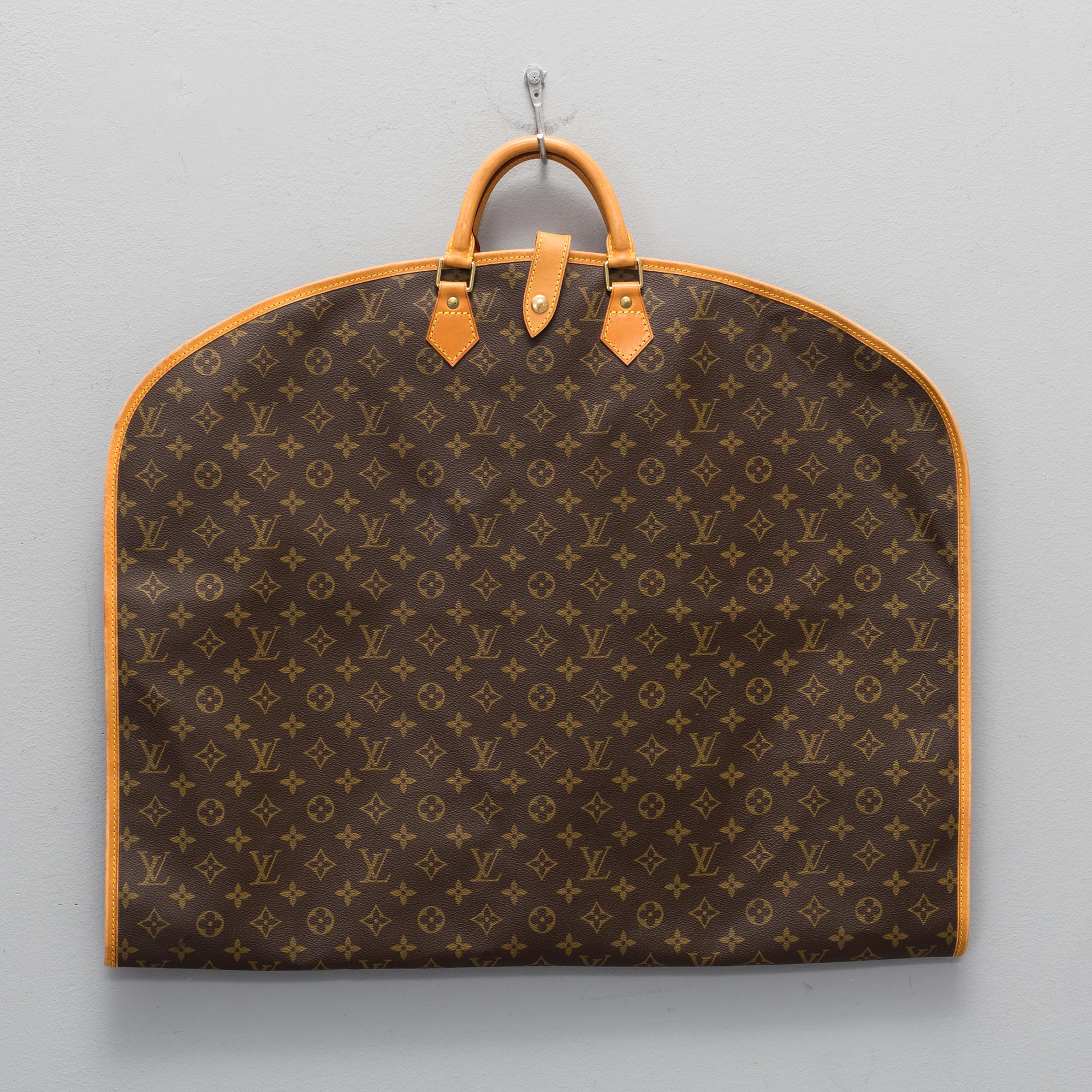 LOUIS VUITTON resegarderob Housse Porte habits Bukowskis