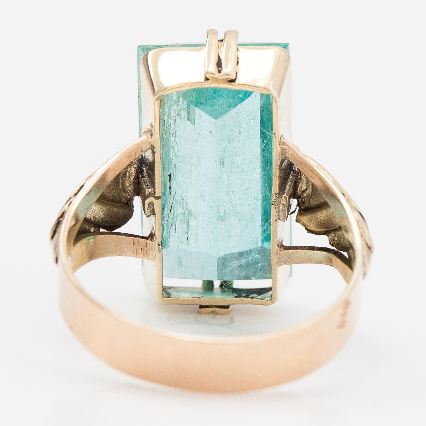 A 14K gold ring with an aquamarine. John Erik Lohm, Helsinki 1967 