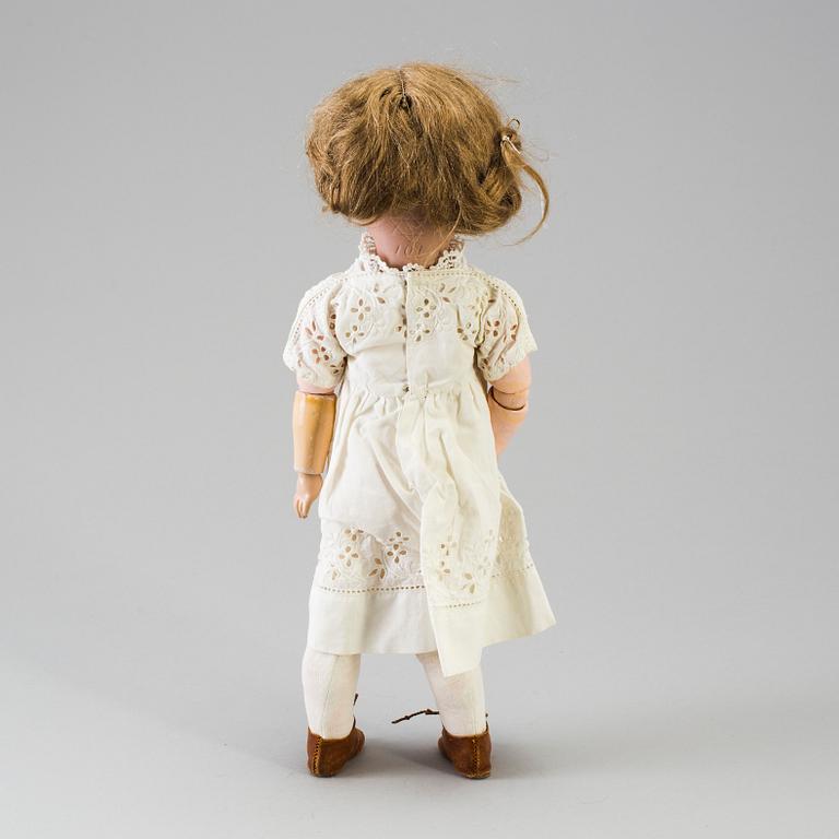 A bisque head doll 101 "Marie" by Kämmer & Reinhardt, ca 1909.