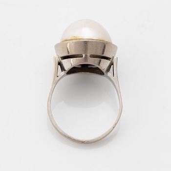 Ring and earrings, white gold and mabe pearls, including Ceson.