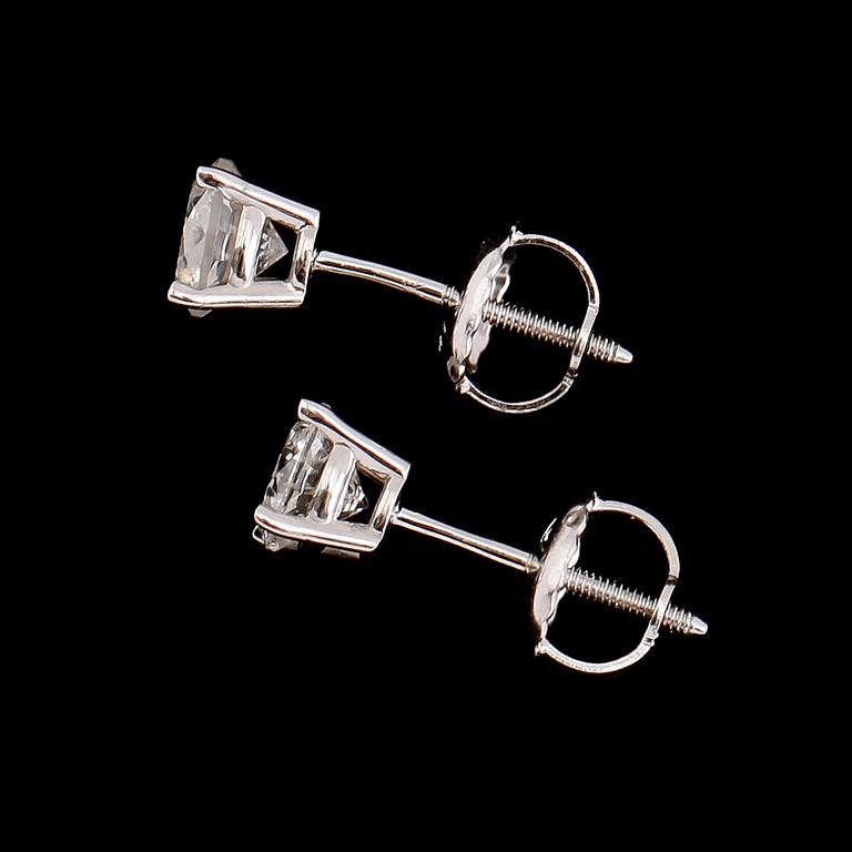 ÖRHÄNGEN, 1 par, 14 k vitguld, briljantslipade diamanter tot 0.75 ct.