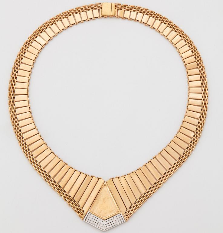 Collier 18K guld med runda briljantslipade diamanter.