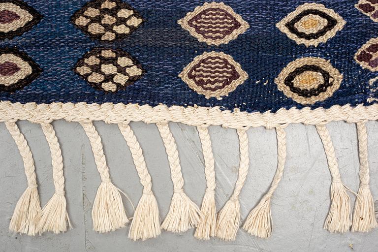 Barbro Nilsson, matto, "Snäckorna", flat weave, ca 312-313,5 x 200-204,5 cm, signed AB MMF BN.