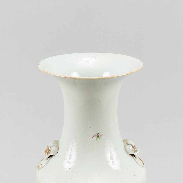 A Chinese vase, 20th Century.