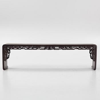 Bänk/low table, hongmu. Qingdynastin, 1800-tal.