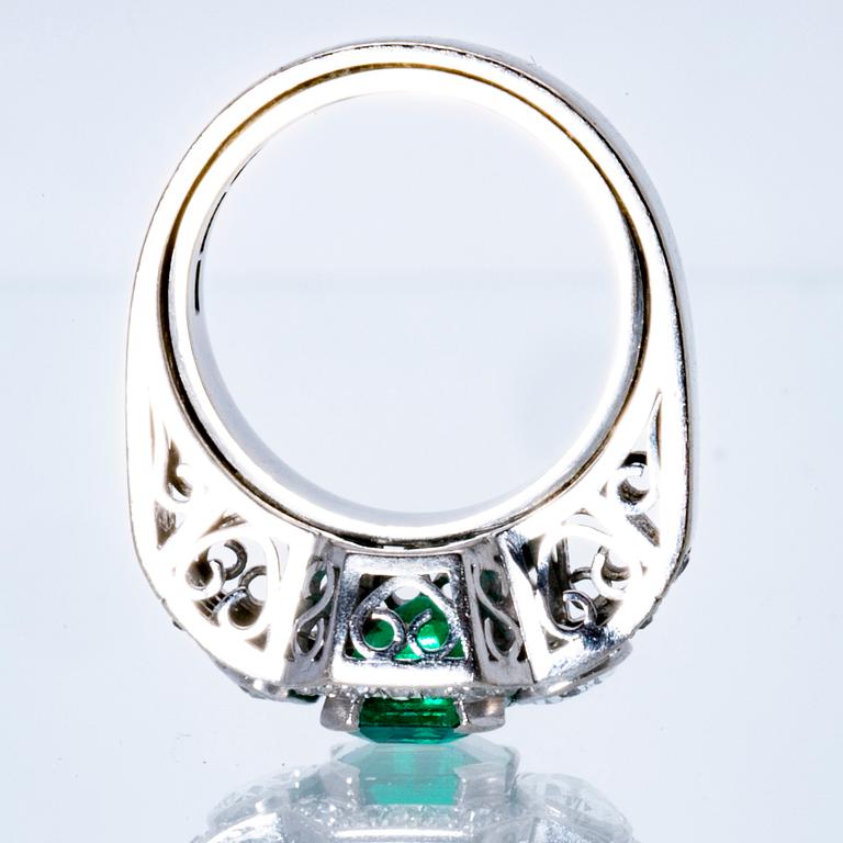 Ring 18K whitegold 1 emerald approx 2 ct and old-cut diamonds approx 1,5 ct, G Dahlgren & Co Malmö 1968.