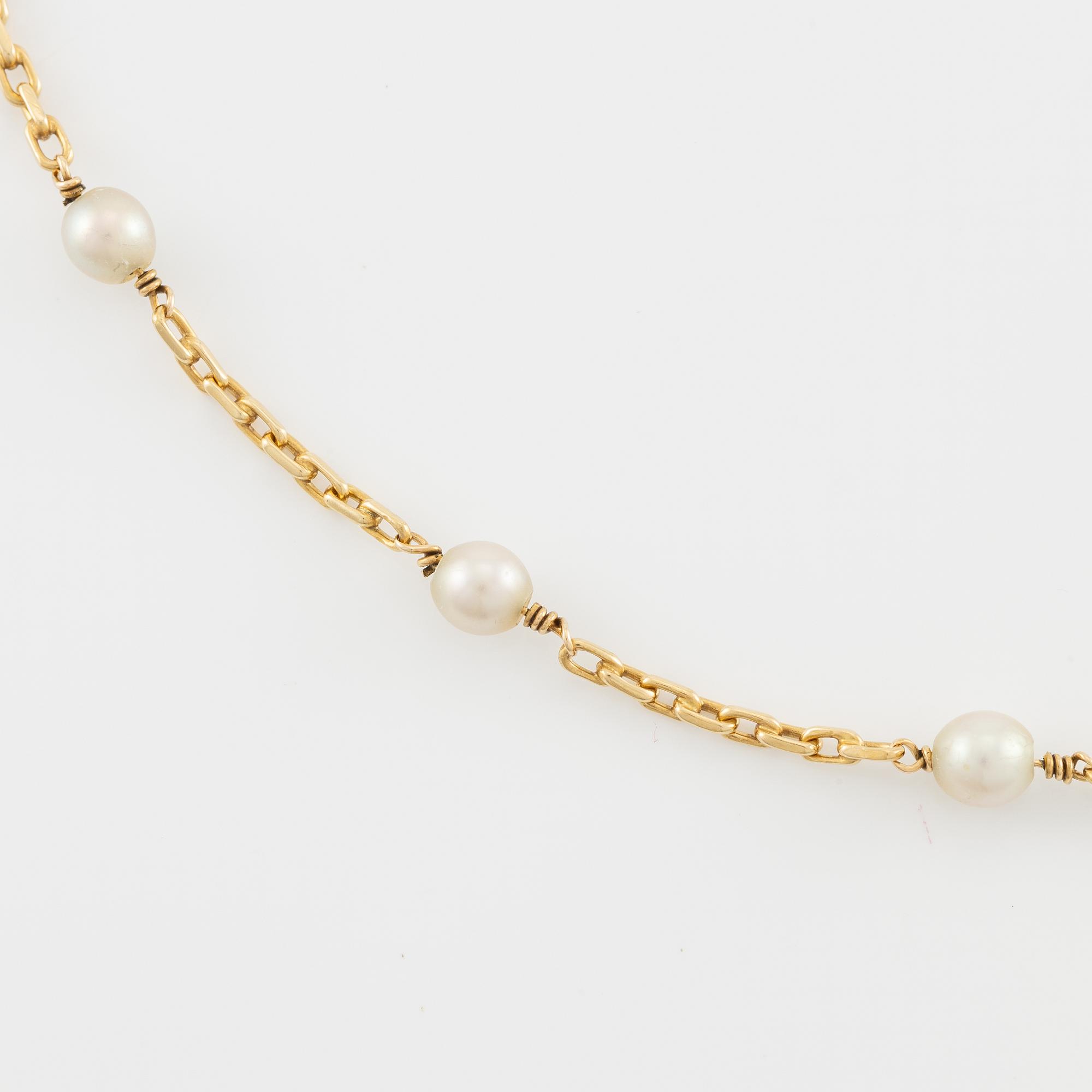 Necklace 18K gold with cultured pearls.