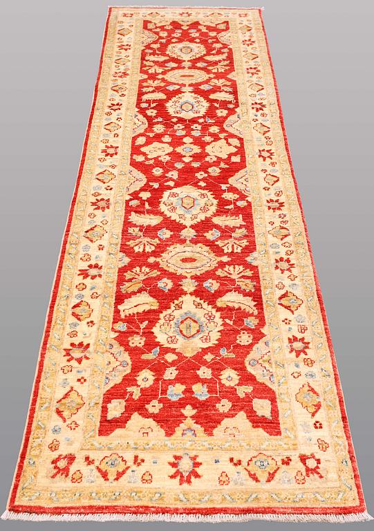A Ziegler design runner, ca 288 x 80 cm.