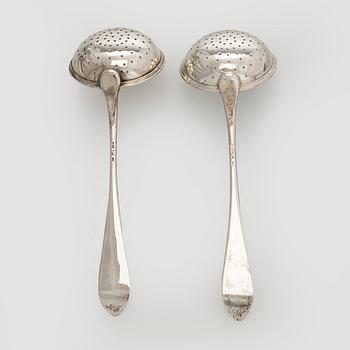 Sokerikkopari, vadit ja sirotinlusikat, hopeaa, JE Torsk, Tukholma 1902.
