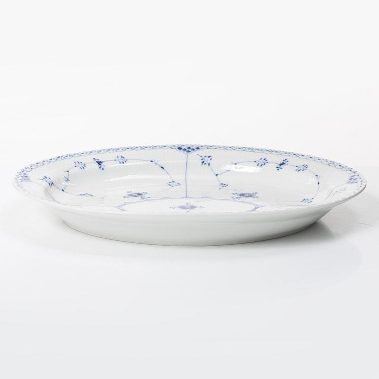 Royal Copenhagen, A pair of serving dishes, porcelain, model 534, “Musselmalet”, Half Lace, Denmark, 1964 and 1969–1974.
