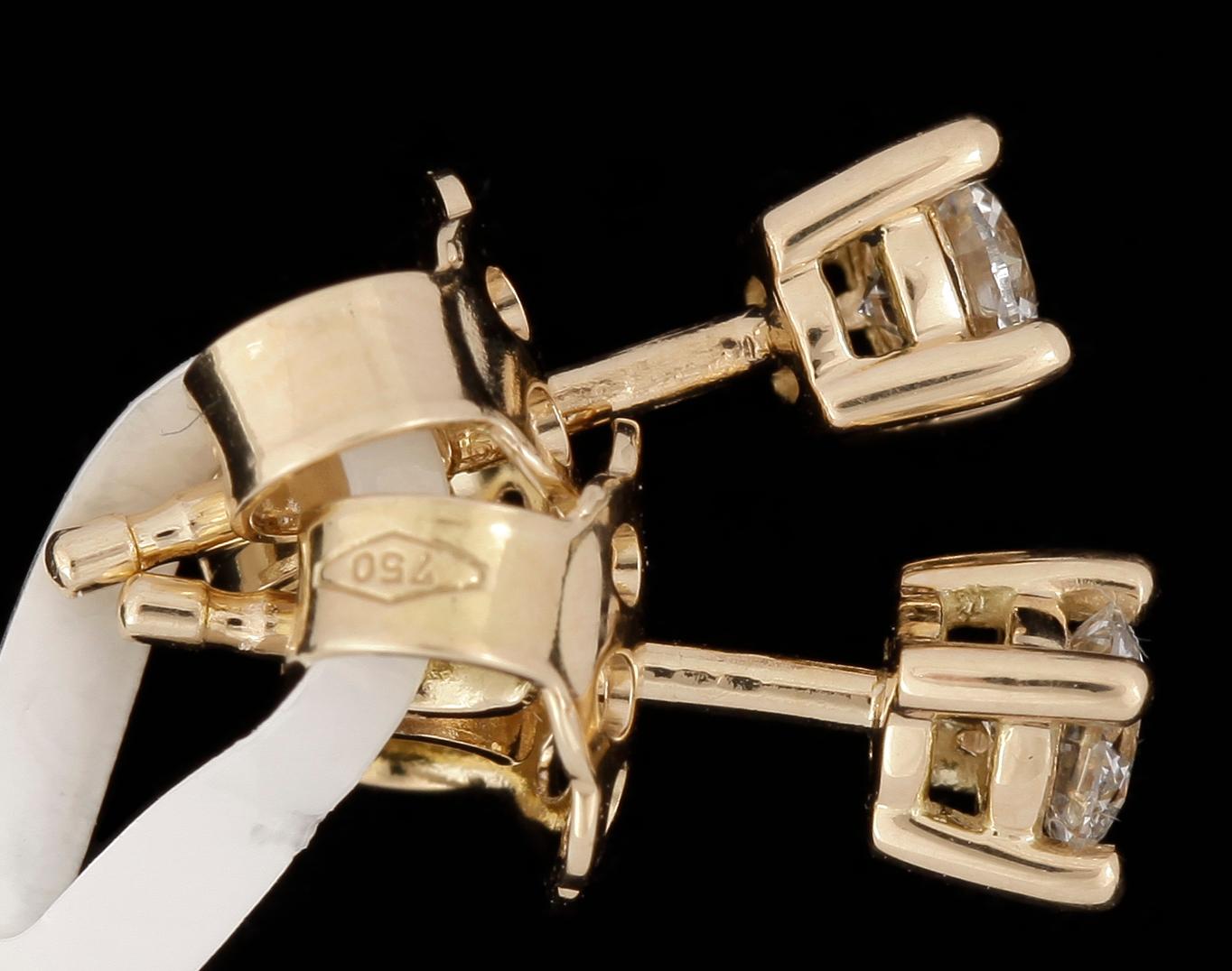 ÖRHÄNGEN, ett par, 18k guld med diamanter tot 0,32ct. Vikt ca 1,6 gram.