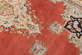 A carpet, Tabriz, ca 300 x 194 cm.