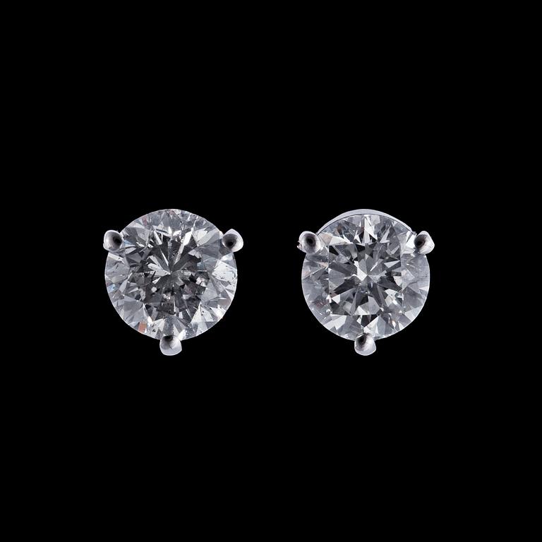 A pair of brilliant cut diamond ear studs, each app. 0.75 cts.