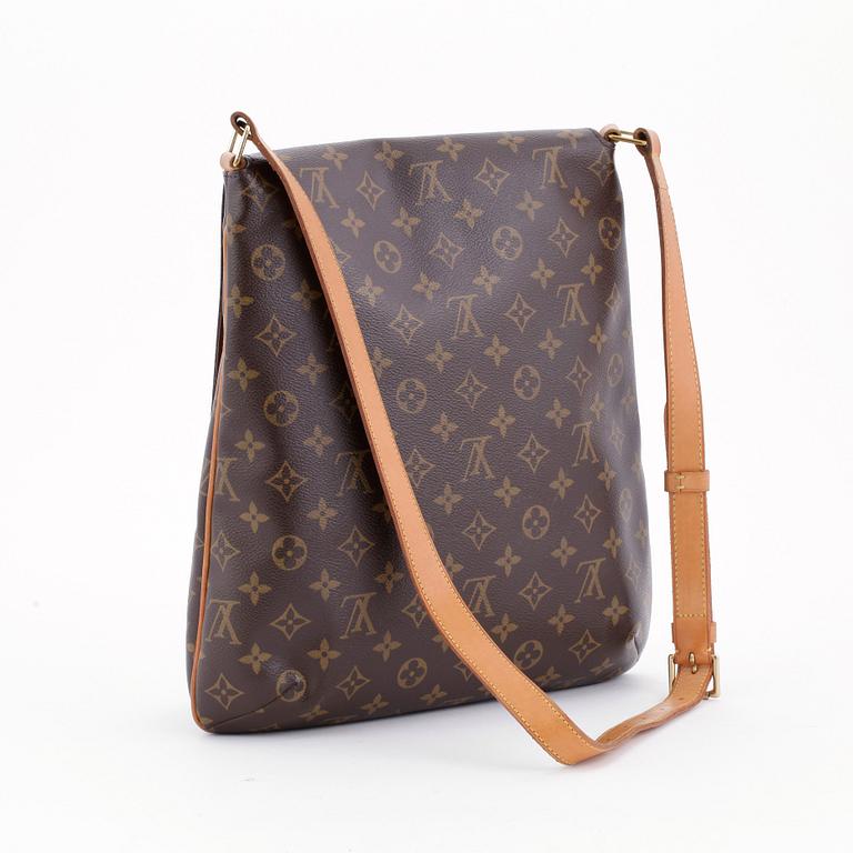 LOUIS VUITTON, a monogram canvas shoulderbag, "Musette".