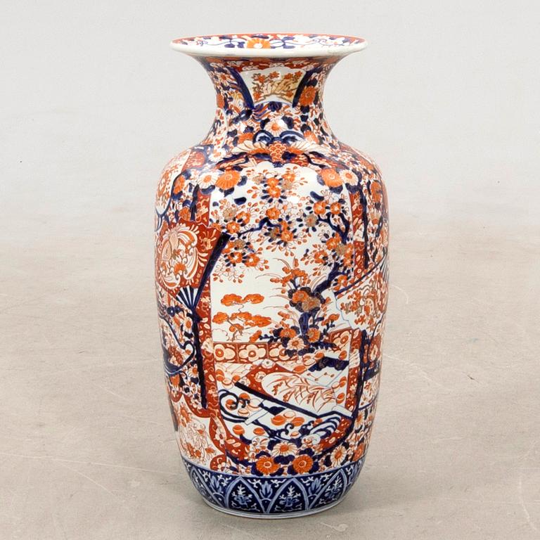 Floor vase Japan early 20th century porcelain.