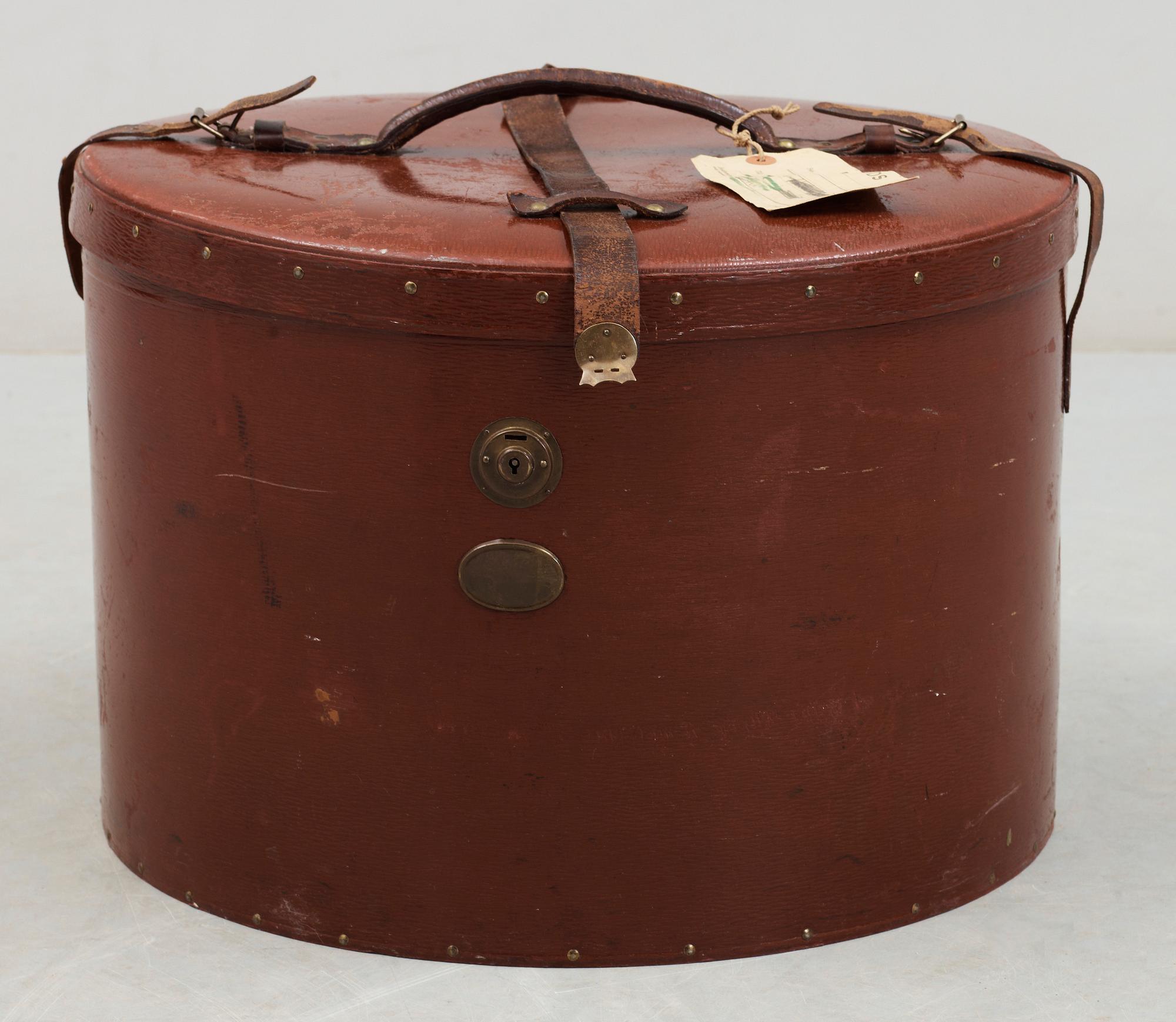 HATTASK, 1900-talets första hälft.