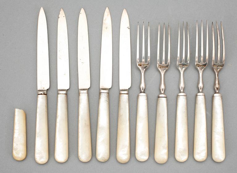BESTICKSERVISDELAR, 10 delar, silver och pärlemor, Martin Hall & Co Ltd, Sheffield, 1924.