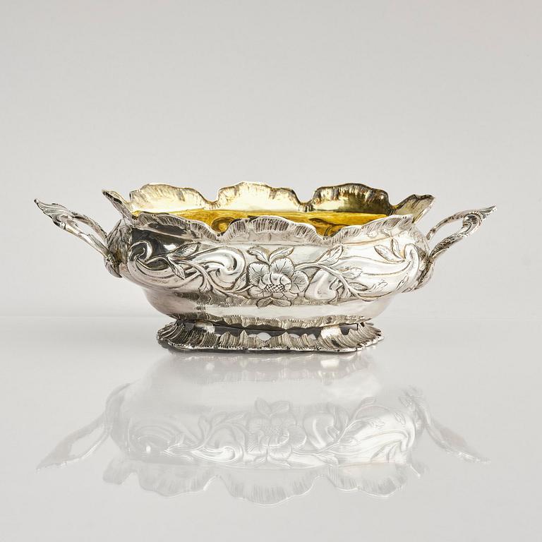 A Prussian 18th century parcel-gilt silver monteith bowl, mark of Gottfried Nöffel (Neffel), Königsberg, Prussia 1771.
