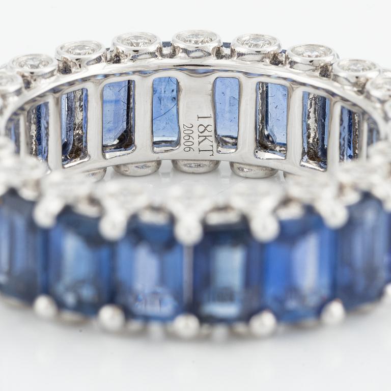 Ring, with sapphires and brilliant-cut diamonds.