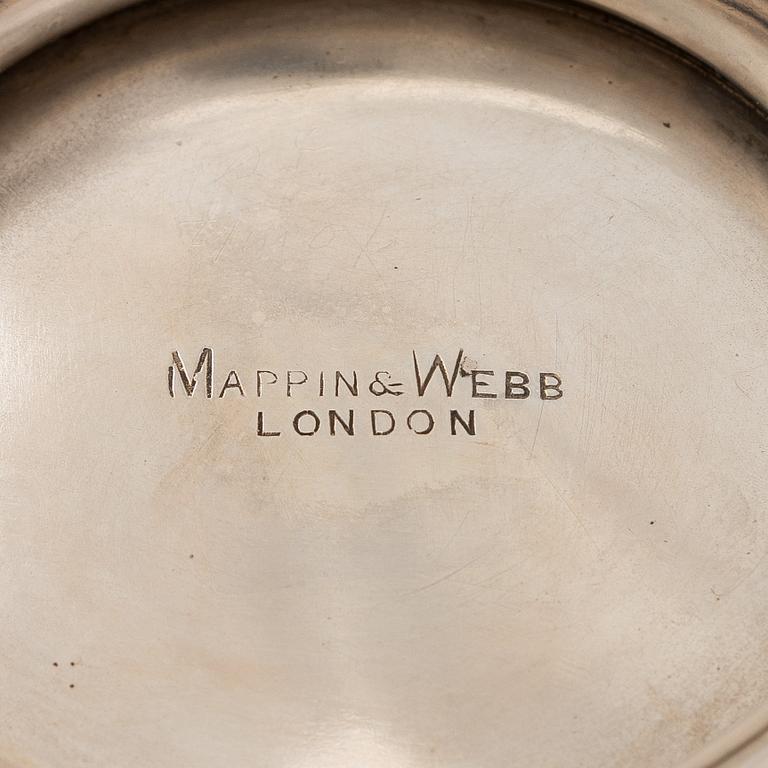 A pair of sterling silver bowls, M&W Sheffield, 1902.