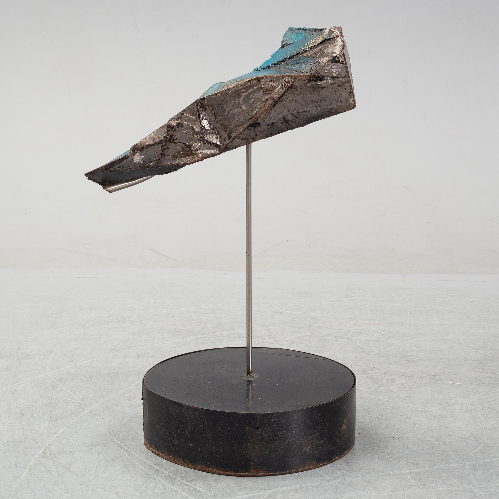 Caroline Mesquita, executed in 2017. Steel, stainless steel, resin, car paint.