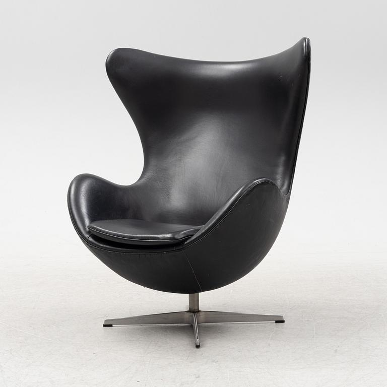 Arne Jacobsen, fåtölj, "Ägget", model 3316, Fritz Hansen, Danmark, 2002.