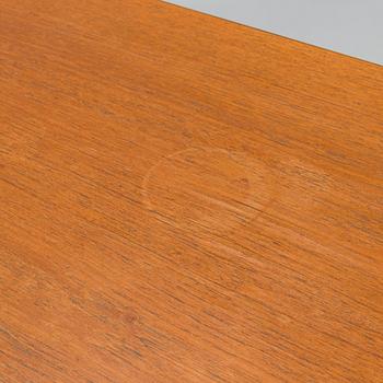 Aulis Leinonen, A writing desk including two  drawers model 200 and a desktop model T216, Artek 1950s.