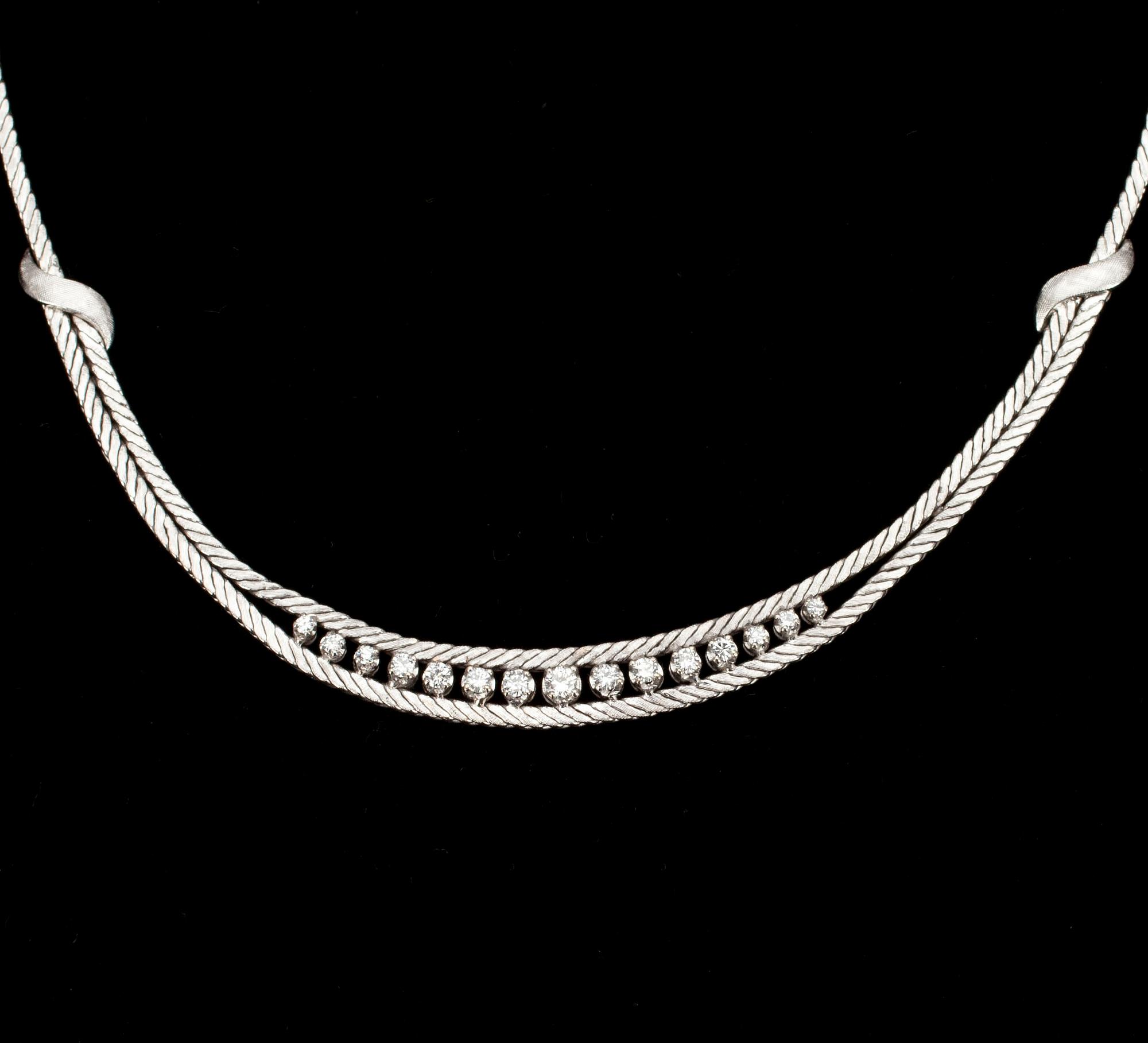 COLLIER, 18K vitguld med briljantslipade diamanter tot. ca 0,60 ct. Vikt 26,3 g.